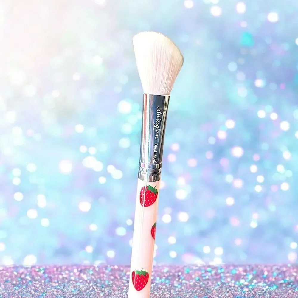 SLMISSGLAM Strawberry Blusher & Contour Brush NEW IN PACKAGE MSRP $28